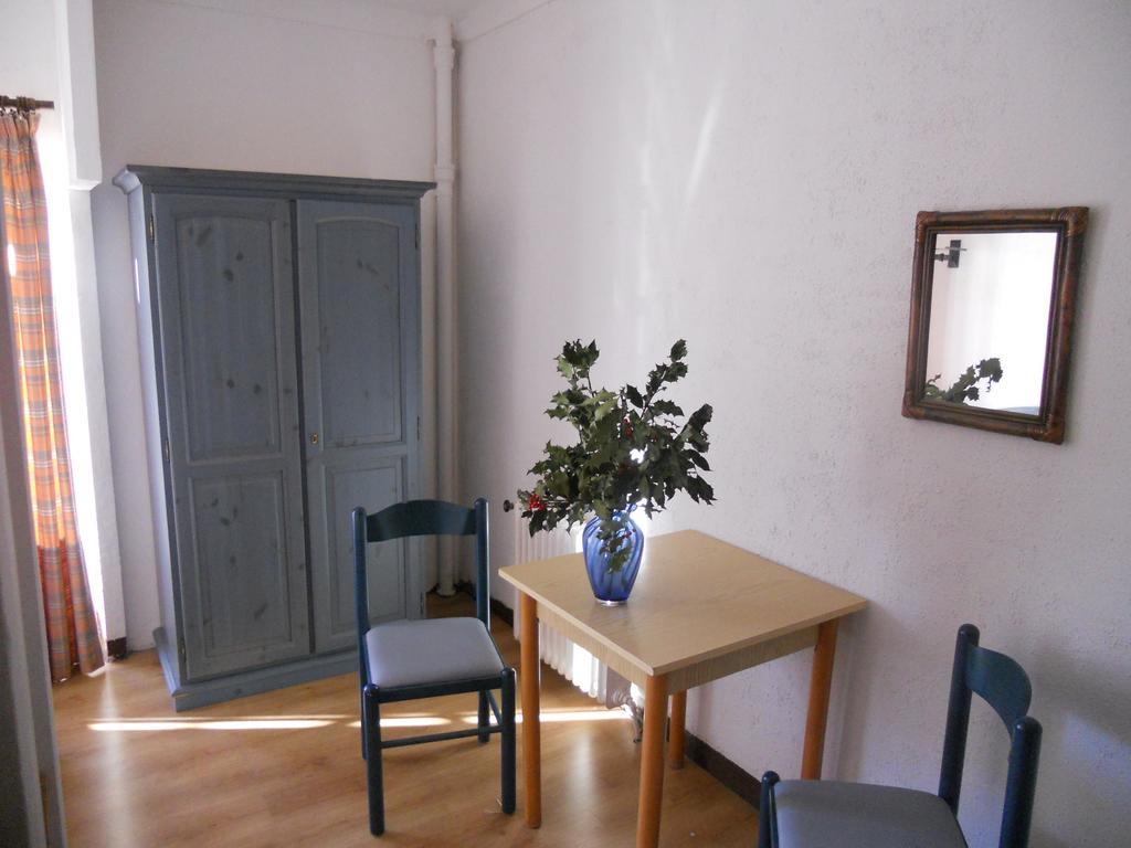 Hotel - Gites "U Pozzu" Évisa Szoba fotó